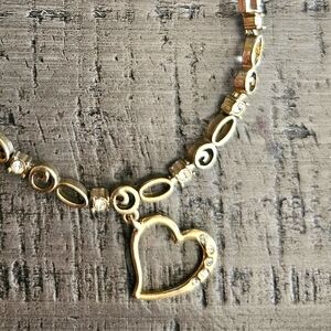Vintage Avon Gold-toned Heart bracelet